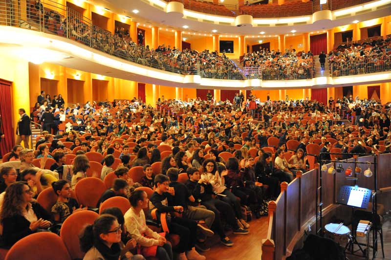 Studenti a teatro