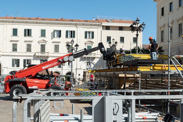 4-montaggio-palco-foto-elisa-casula-1