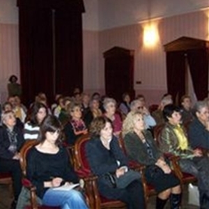 La cenerentola (2009) : 0004 Il folto pubblico all´incontro - foto: Andrea Bazzoni