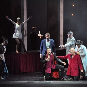 Don Giovanni (2015) : Don Giovanni viene  scoperto a circuire Zerlina - foto: Sebastiano Piras
