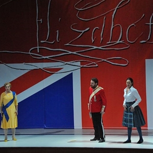 Elisabetta Regina d´Inghilterra (2015) : La Regina, Leicester e Matilde in un drammatico confronto - foto: Sebastiano Piras