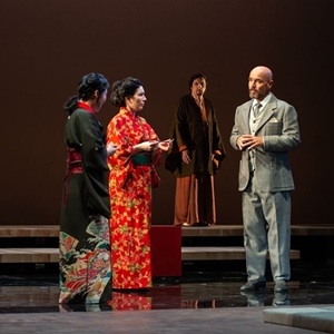 Madama Butterfly (2021) : Sharpless prova a parlare con Butterfly - foto: Elisa Casula