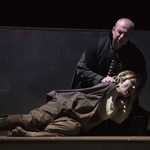 Rigoletto (2018) : Gilda morente confessa al padre il suo sacrificio - foto: Elisa Casula