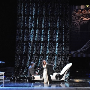 Adriana Lecouvreur (2014) : Adriana e Michonnet nella splendida sala - foto: Sebastiano Piras